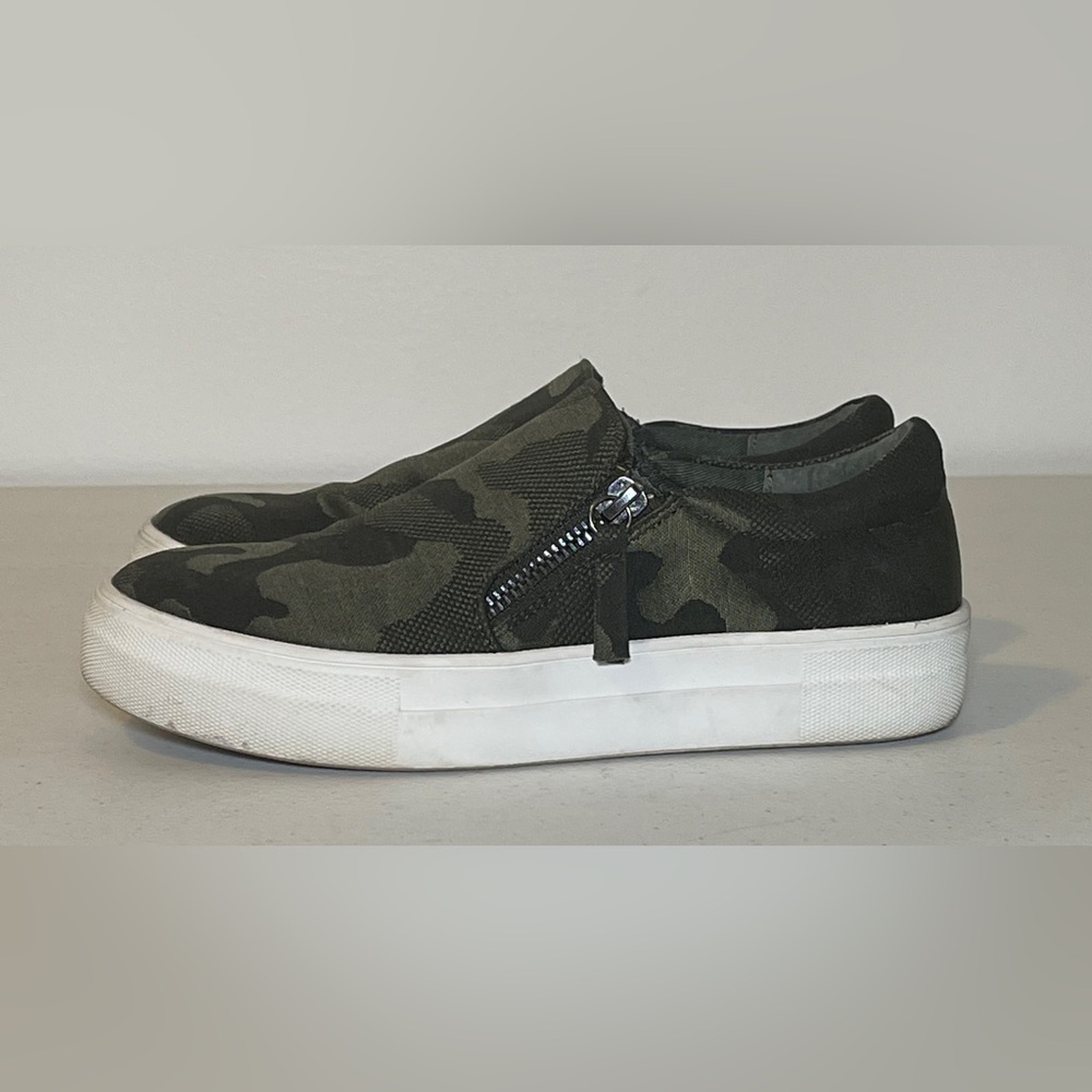 Steve Madden slip on sneakers size 6